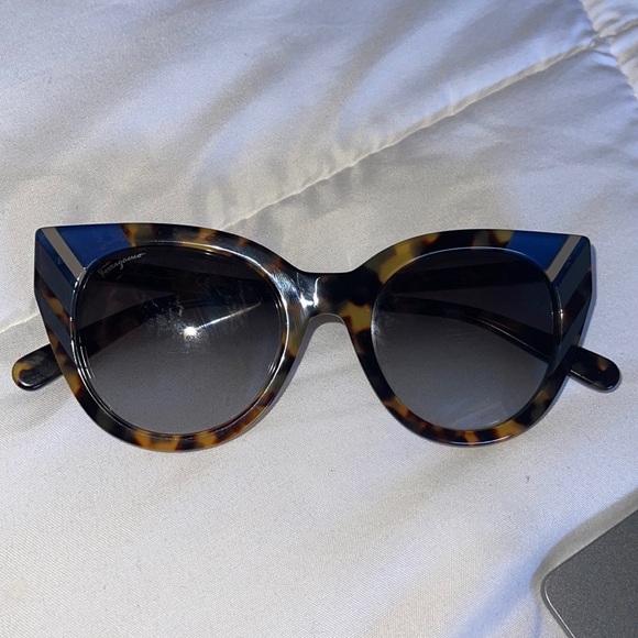 Ferragamo Sunglasses NWOT - Picture 1 of 5